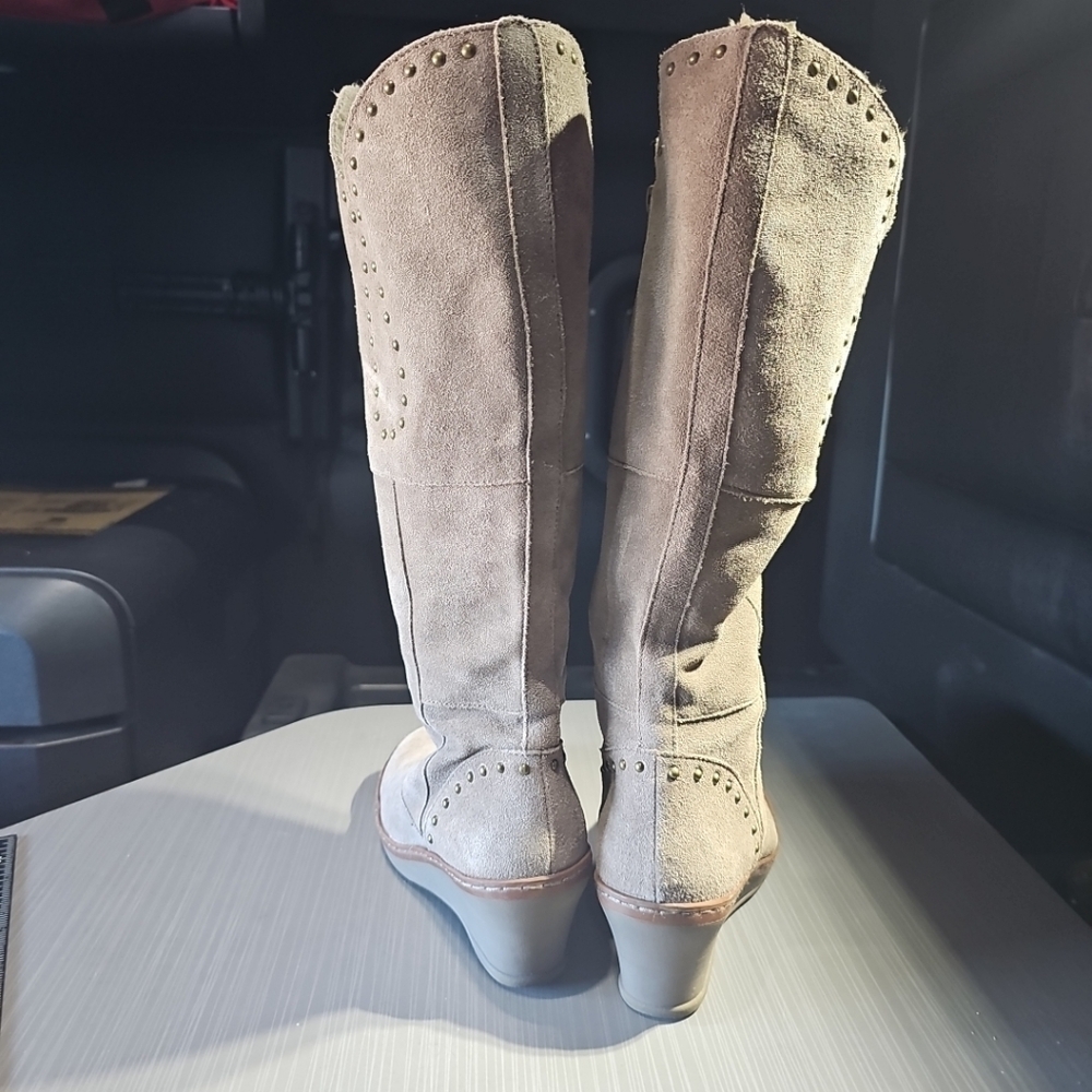 Baretraps Onessa Taupe Studded Suede Snow Boot Women's 8M Excellent Pre-Owned - Picture 5 of 12